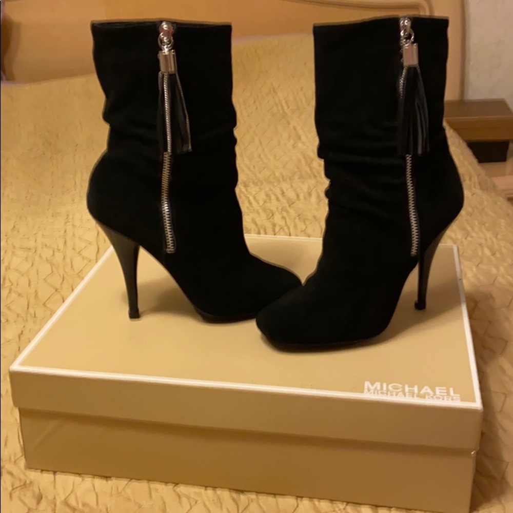 Michael Kors  sued ankle boots.